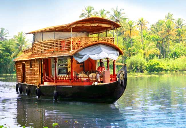 houseboat-from-Kumarakom-to-Alleppey