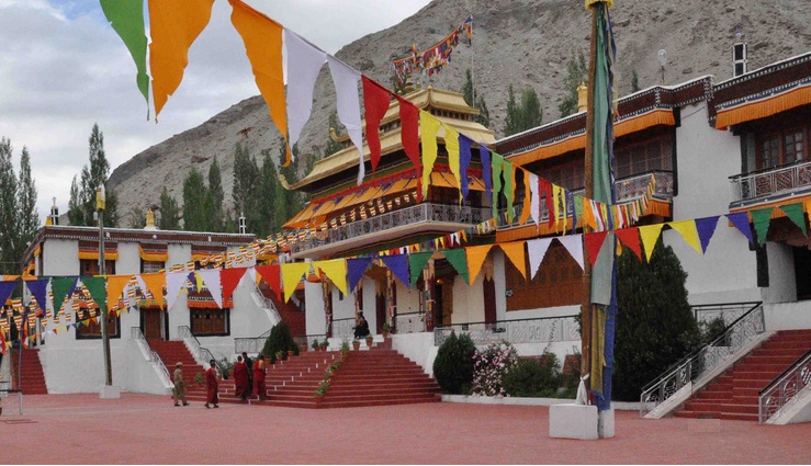Samtaling-monastery-in-Sumur-village